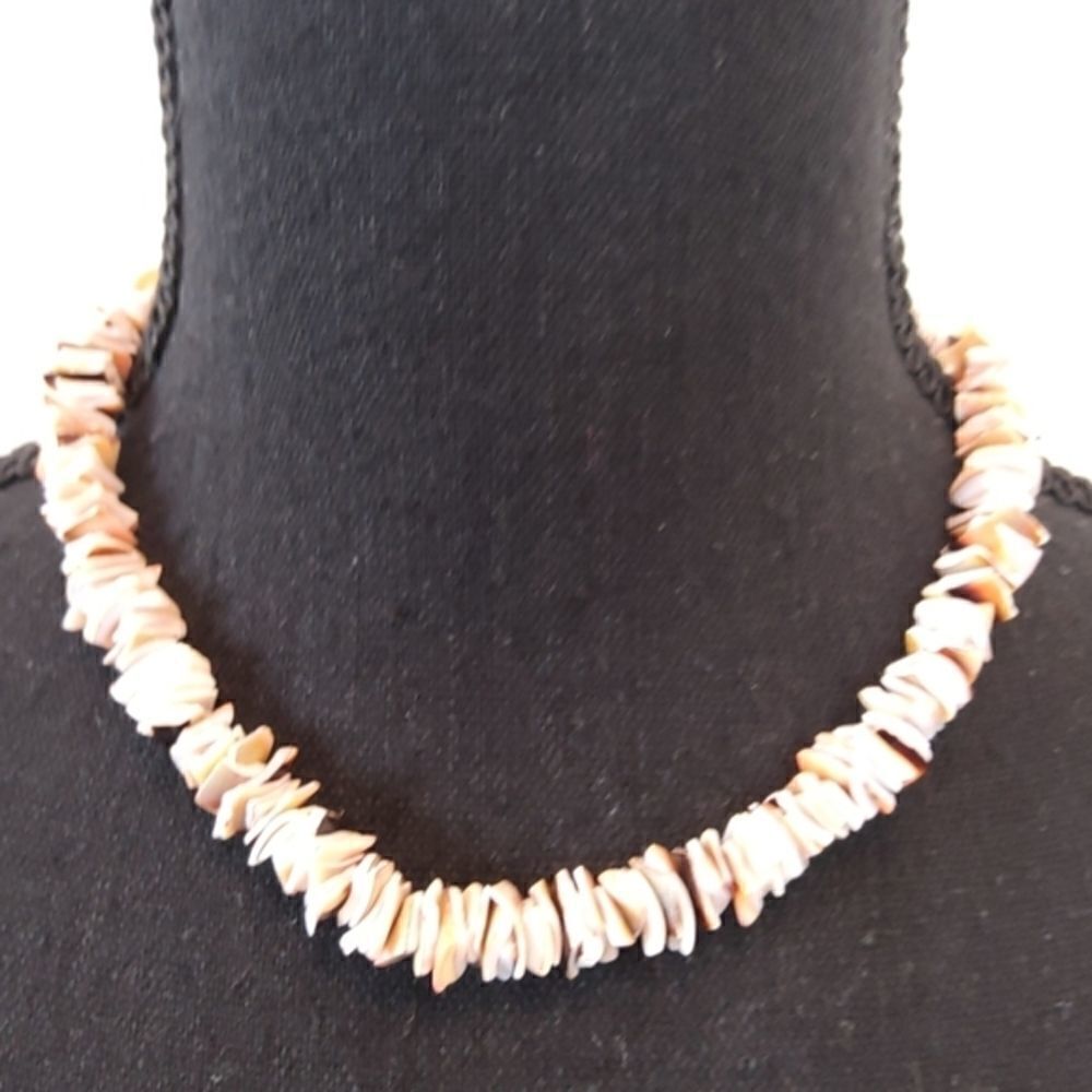 (3/$20) fashion jewelry faux shell necklace